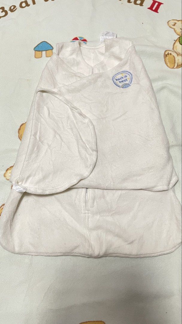 HALO Sleepsack Swaddle Newborn (Category: Babies & Kids Fashion) located in San Jose del Monte. Submitted by momma_buys (Listing ID 1462114242, Image 1). Description: - HALO Sleepsack Swaddle for newborns - "Back is best" design for safe sleep - Suitable for babies 0-3 months - Fits babies 19-23 inches tall - For babies weighing 6-12 lbs - Color: White - Made in China Wrap around.