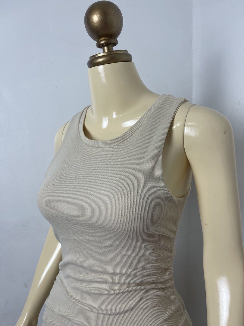 halter Dress (Category: Dresses) located in San Simon. Submitted by gonzalescr83075 (Listing ID 1462185183, Image 2). Description: Length- 32 inches 📌 PRE-LOVED ITEMS REMINDER 📌 Thank you for checking out my listings! Please read before claiming: ✨ All items are PRE-LOVED/SECONDHAND. ✨ Expect minimal signs of use, small flaws, or imperfections that may have been overlooked. ✨ Please manage your expectations and do not expect items to be in bran