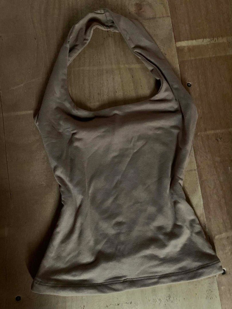 Halter Tank Top (Category: Sleeveless) located in Muntinlupa City. Submitted by herellas0504 (Listing ID 1462069200, Image 1). Description: Halter Tank Top Mine: 100 xs-s no issue Helping a friend 🎀 MOD: J&T MOP: GCASH NO COD.
