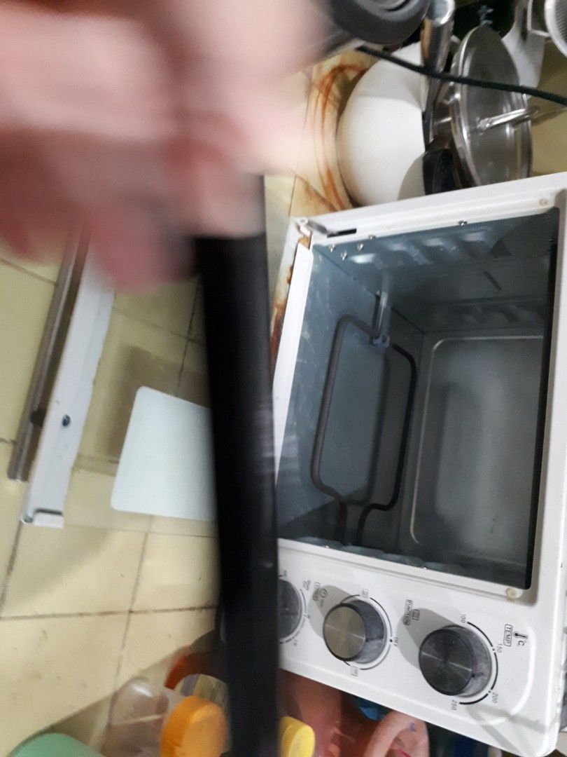 Hanabishi electric oven (Category: Other Kitchenware & Tableware) located in Quezon City. Submitted by secretluxuryshop (Listing ID 1462260909, Image 3). Description: .