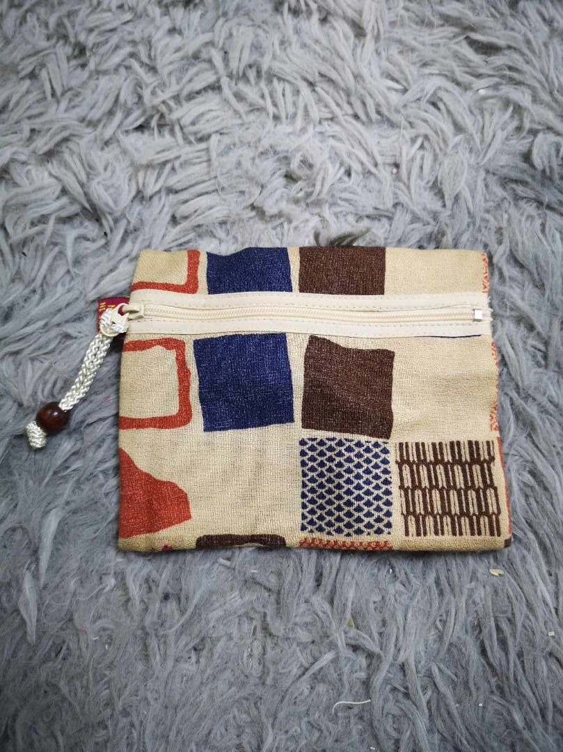 Handcrafted Patchwork Zipper Closure Coin Purse (Category: Wallets & Card holders) located in Santa Cruz. Submitted by jmy_surplus.2 (Listing ID 1462173081, Image 1). Description: Size ; L - 5.2 W - 6.2 Color ; Brown Type ; Purse Brand ; No brand Material ; Canvas Style ; Canvas Zipper Closure Coin Purse LR 129 JMY 1 Batch #221.