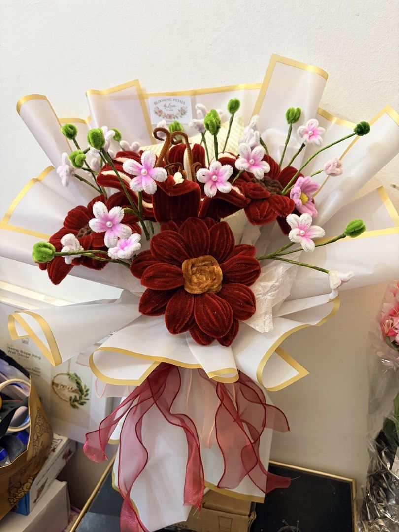 Handmade flower bouquet large size (Category: Flowers & Bouquets) located in Mandaluyong City. Submitted by home_box.ae (Listing ID 1462237987, Image 3). Description: .