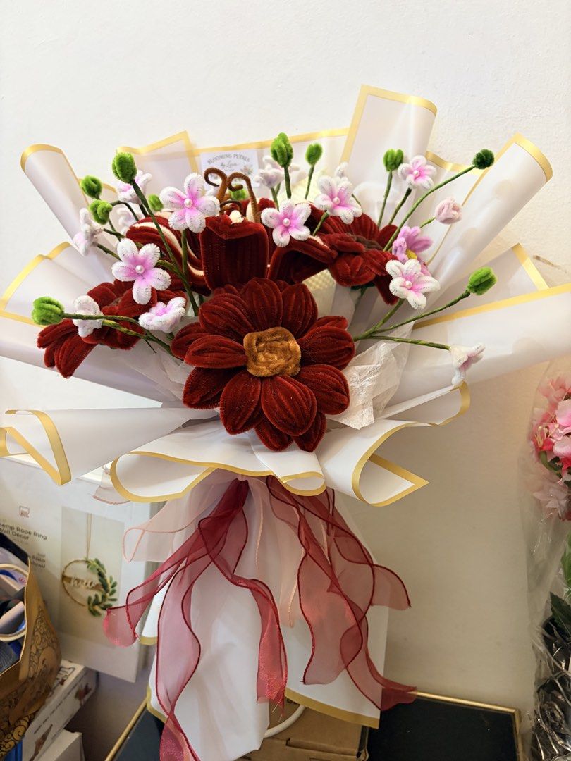Handmade flower bouquet large size (Category: Flowers & Bouquets) located in Mandaluyong City. Submitted by home_box.ae (Listing ID 1462237987, Image 2). Description: .