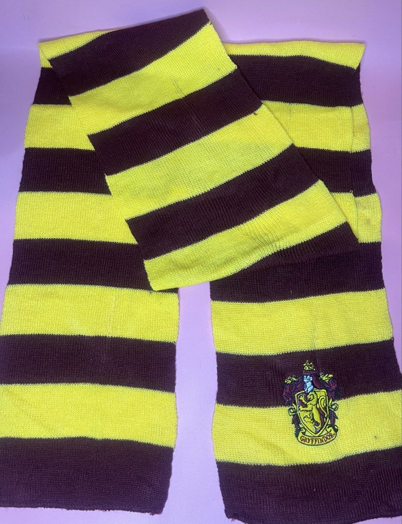 Harry Potter Random Merch (Category: Western Merchandise) located in Caloocan City. Submitted by snapshop_ph (Listing ID 1462069345, Image 3). Description: Cluedo-1800 Scarf- 500 Wand working lights- 650.