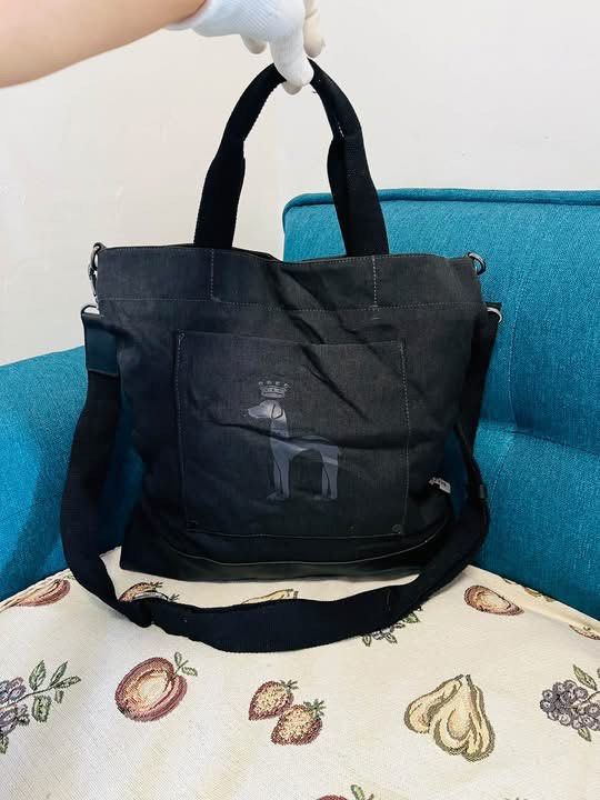 HAZZYS SLING MEN BAG (Category: Sling Bags) located in Tacurong. Submitted by pearlitas_ukay (Listing ID 1462052296, Image 1). Description: HAZZYS Good as new Medium With multiple compartments Color rate 9.9/10 .