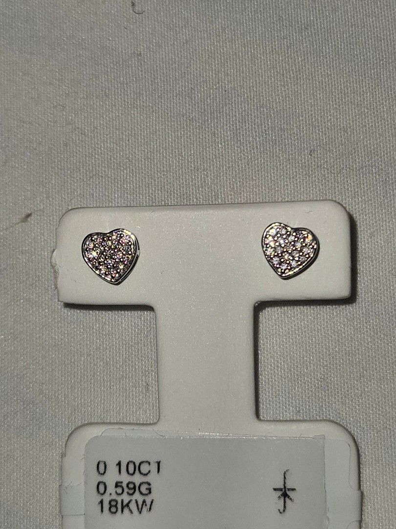 Heart stud dainty natural diamond (Category: Earrings) located in Quezon City. Submitted by bags4ever (Listing ID 1462208809, Image 1). Description: white gold 8k 0.10 ct round brilliant natural diamond actual photo onhand item sale!!.