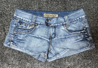 (Category: ) located in . Submitted by zellethrifts (Listing ID 1462135009, Image 1). Description: .