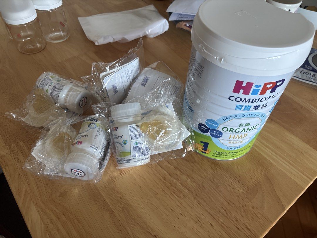 HiPP COMBOTICS Organic Infant Formula 1 嬰兒奶粉 （分類：護理及餵哺 - 母乳及奶瓶）位於 Hong Kong。 由 happyfalcon-bd9dbf 提交（商品編號 1462052272，圖片 1）。簡介： 因bb 唔啱食放售hipp 奶粉一罐 送水奶5 支 （正廠買） $250 順豐到付或元朗地鐵站取。