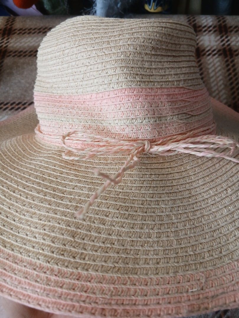 H&M 6-8 years old strawhat good condition no issue (Category: Babies & Kids Fashion) located in Marikina City. Submitted by lanadelrey0002 (Listing ID 1462165534, Image 3). Description: no actual pics when worn mop: BDO.PNB. MAYA same day delivery grab or lalamove j&t : 54 pesos Luzon and 74 pesos Visayas ,Mindanao.