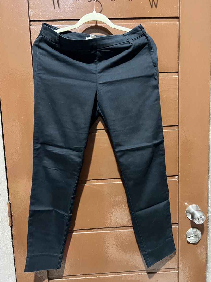 H&M Black Chinos/Trousers (Category: Chinos) located in Binan City. Submitted by closet_in_disguise (Listing ID 1462180944, Image 1). Description: - Classic black pants - Straight leg cut - Two back pockets - Simple and versatile design - Perfect for work or casual wear - Easy to pair with any top.