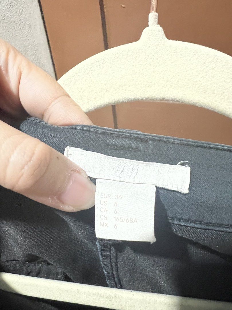 H&M Black Chinos/Trousers (Category: Chinos) located in Binan City. Submitted by closet_in_disguise (Listing ID 1462180944, Image 3). Description: - Classic black pants - Straight leg cut - Two back pockets - Simple and versatile design - Perfect for work or casual wear - Easy to pair with any top.