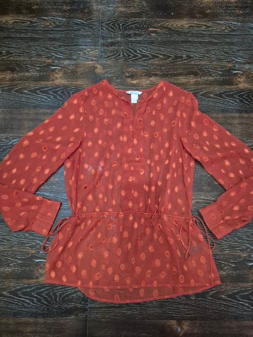 H&M Blouse (Category: Blouses) located in Santa Cruz. Submitted by deenem (Listing ID 1462094631, Image 2). Description: Bust:17(34) Lenght:23 Small on Tag Drawstring waist tie.