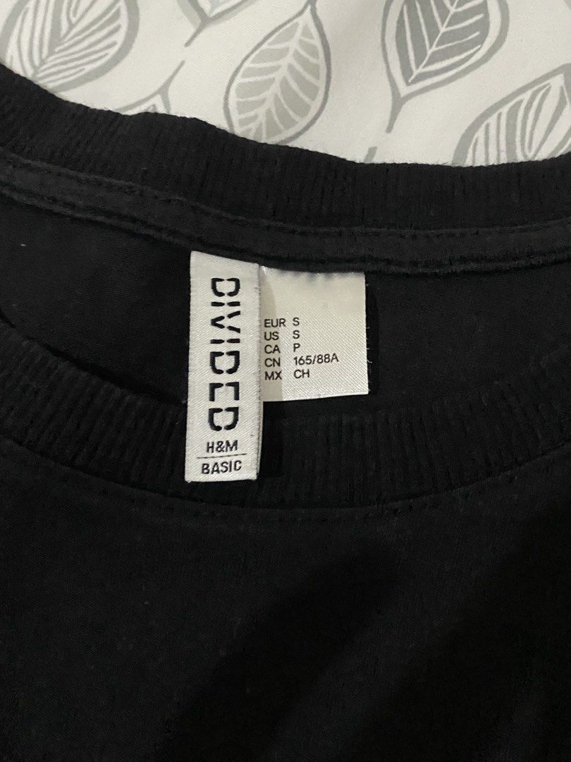 H&M Crop Top (Category: Others Tops) located in Quezon City. Submitted by irldn_ (Listing ID 1462176355, Image 2). Description: .