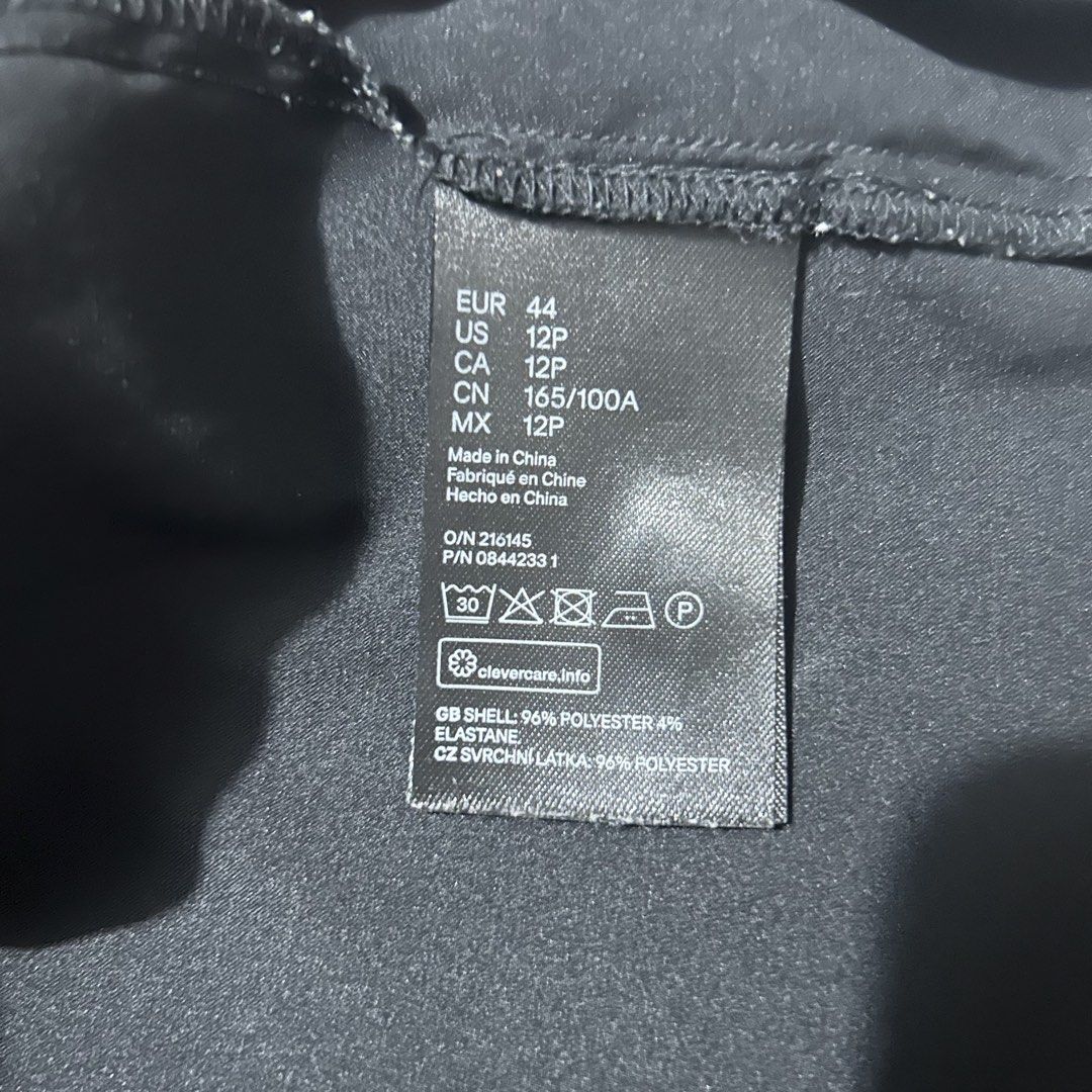 H&M Divided Black Button-Up Shirt Midsize (Category: Shirts) located in Marikina City. Submitted by ellies.mnl (Listing ID 1462186324, Image 3). Description: - H&M Divided black short-sleeved button-up shirt - Material: Polyester and elastane blend - Features: Collared neckline, button closure down the front - Style: Comfortable and stylish, perfect for dressing up or down - When worn posted .