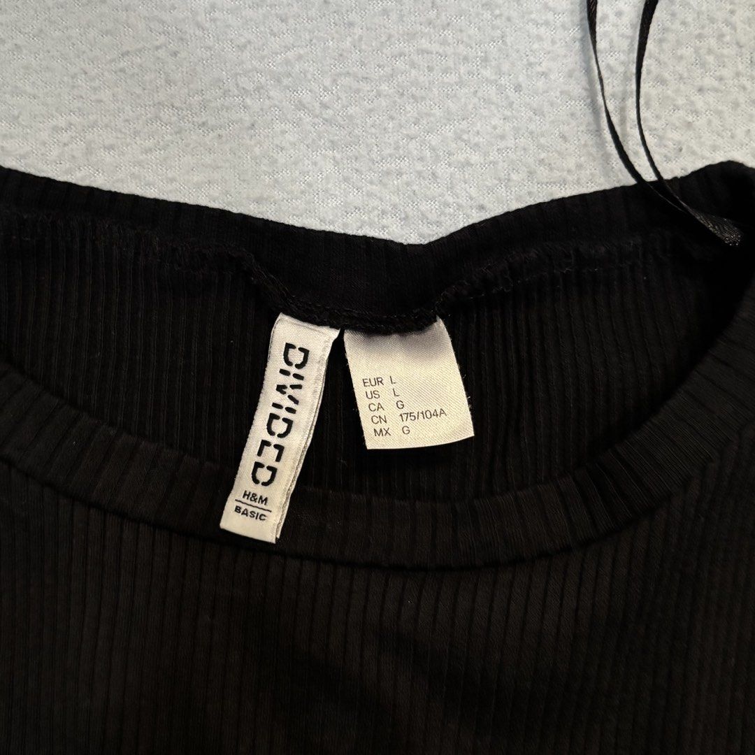 H&M Divided Basic Black Ribbed Shirt (Category: Shirts) located in Quezon City. Submitted by kapnudols (Listing ID 1462094053, Image 2). Description: semi cropped no when worn mop: gcash, gotyme mod: j&t, sdd loc: commonwealth, qc.