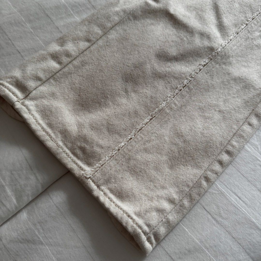 H&M off white flared line embroidered pants (Category: Jeans) located in Muntinlupa City. Submitted by champange101 (Listing ID 1462096341, Image 2). Description: Pre loved! No issues Size shown in photos No when worn photos Check out my other listings! ✨.