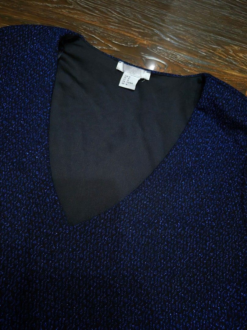 H&M Party Glitter Top (Category: Blouses) located in Santa Cruz. Submitted by deenem (Listing ID 1462089506, Image 3). Description: Medium on Tag Bust:34-36 Lenght:22.5.
