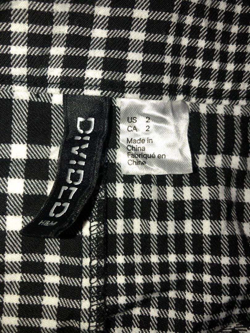 H&M Plaid Belted Skirt (Category: Skirts) located in Cebu City. Submitted by jiselle_fecollection (Listing ID 1462083839, Image 3). Description: -can fit 26-27 waistline -Plaid -Black and white - Mini skirt -side zipper closure -68% Polyester 30% viscose 2 % elastane.