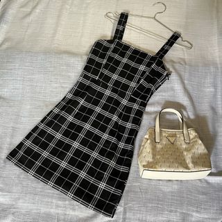 (Category: ) located in . Submitted by deartrunkcloset (Listing ID 1462155812, Image 1). Description: .