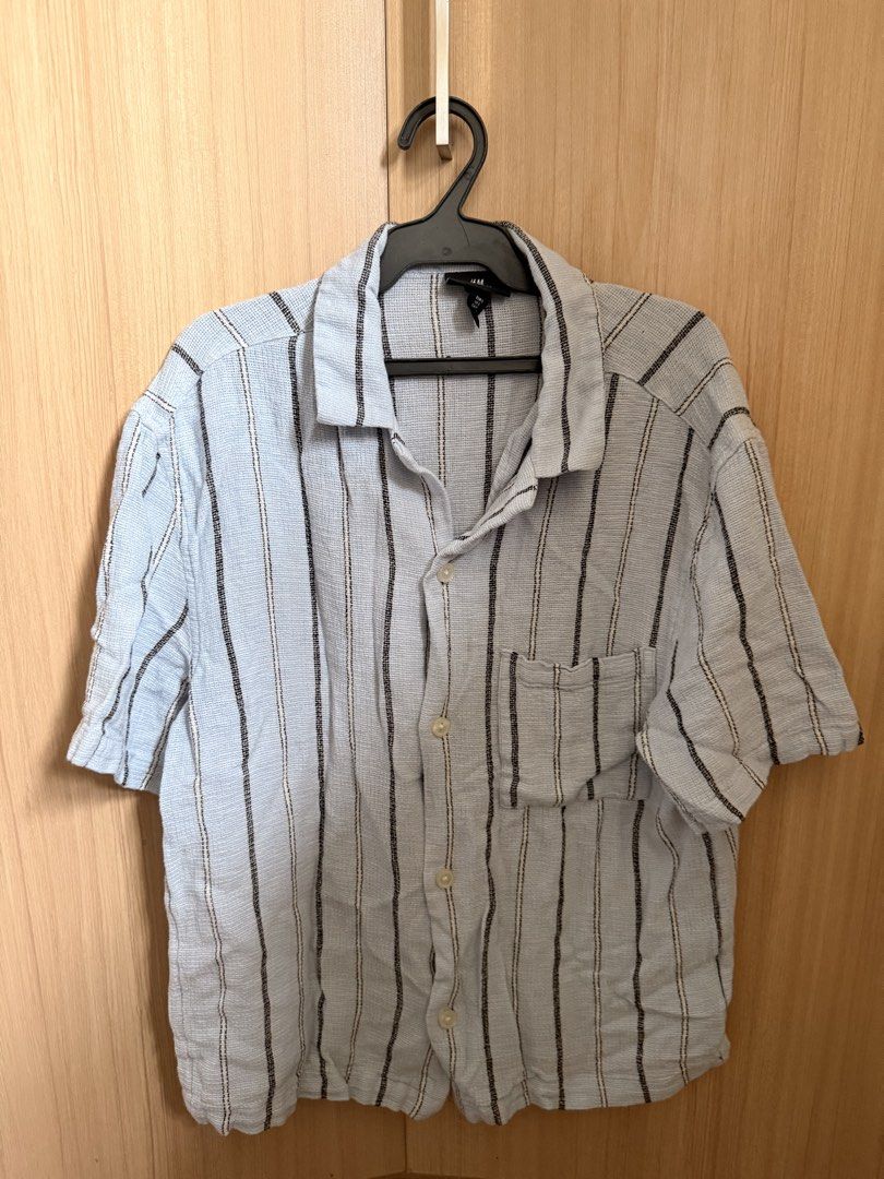 H&M polo (Category: Formal Shirts) located in Quezon City. Submitted by vegasmetii (Listing ID 1462227153, Image 1). Description: H&M polo cotton (S) on tag 54cm x 65cm Color rate 10/10 .