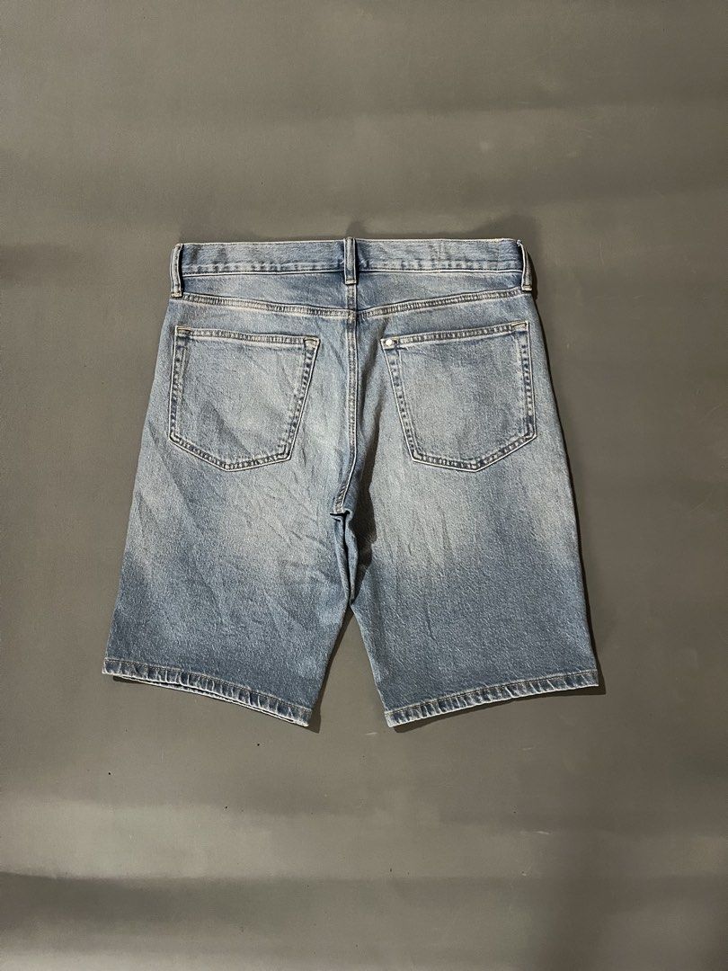 H&M Regular Fit Denim Shorts Size 32 (Category: Shorts) located in Manila. Submitted by thevaultco.ph (Listing ID 1462146059, Image 2). Description: Waist: 32 Length: 21 Leg Open: 9.5.
