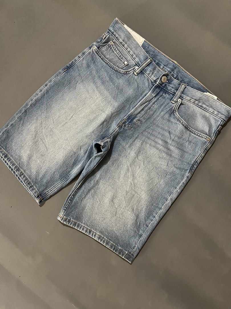 H&M Regular Fit Denim Shorts Size 32 (Category: Shorts) located in Manila. Submitted by thevaultco.ph (Listing ID 1462146059, Image 3). Description: Waist: 32 Length: 21 Leg Open: 9.5.