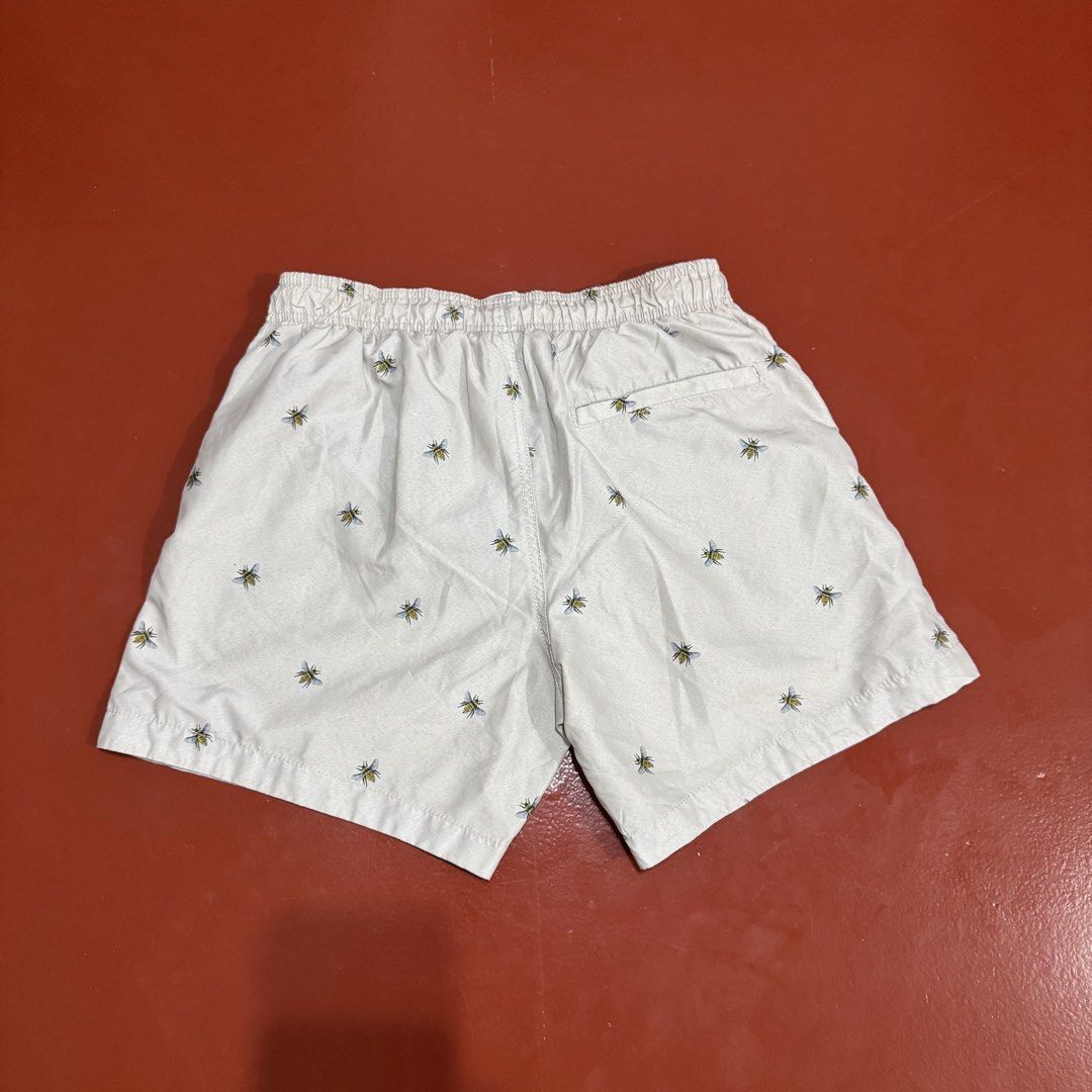 H&M SHORTS (Category: Shorts) located in Pasig City. Submitted by buzzthrifty (Listing ID 1462209266, Image 2). Description: SIZE 30-34WAIST 15"LENGTH 12"HEM EXCELLENT CONDITION NEEDS WASH .
