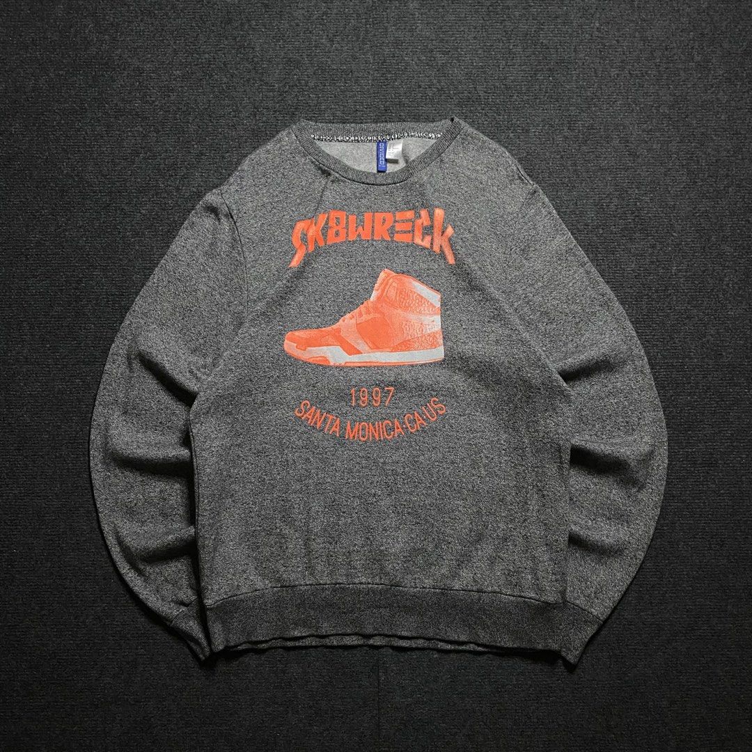 H&M Sk8wrek Sweater (Category: Coats, Jackets and Outerwear) located in Quezon City. Submitted by thrifted_by_cj (Listing ID 1462094792, Image 1). Description: H&M Sk8twrek Sweater Width: 22in Length: 27.5in Condition: 10/10 Color rate: 10/10 Issue: loose stitching on wrist ribbings Note: Price: 300 + Sf Payment first J&T Delivery PM ✉️ .
