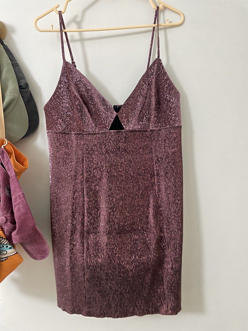 H&M Sparkly Spaghetti Strap Mini Dress (Disco Theme) (Category: Dresses) located in Pasay City. Submitted by colazee (Listing ID 1462237885, Image 1). Description: - H&M - Size L on tag but best fits M - Closure: Zipper at the back - Stretchy fabric - Worn once for a disco themed party.