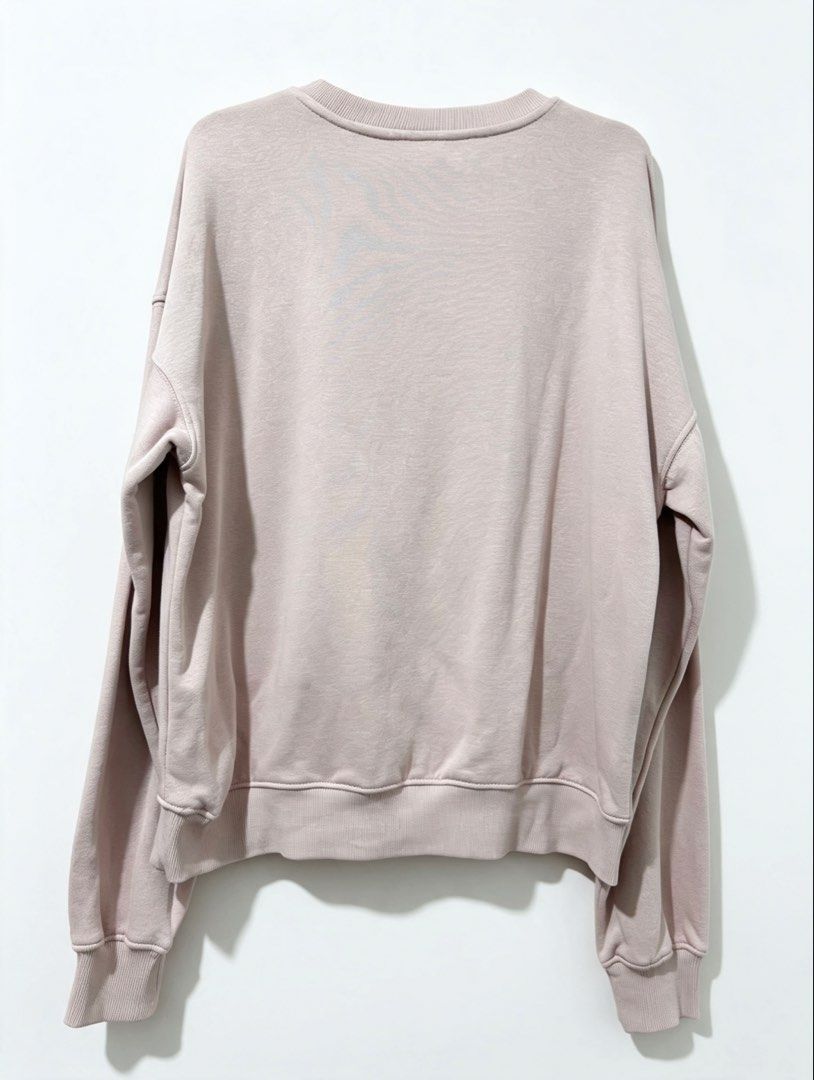 H&M Sweater (Category: Coats, Jackets and Outerwear) located in Bulacan. Submitted by yemihhh (Listing ID 1462218376, Image 2). Description: Brand New! Never Worn. RFS: Decluttering .