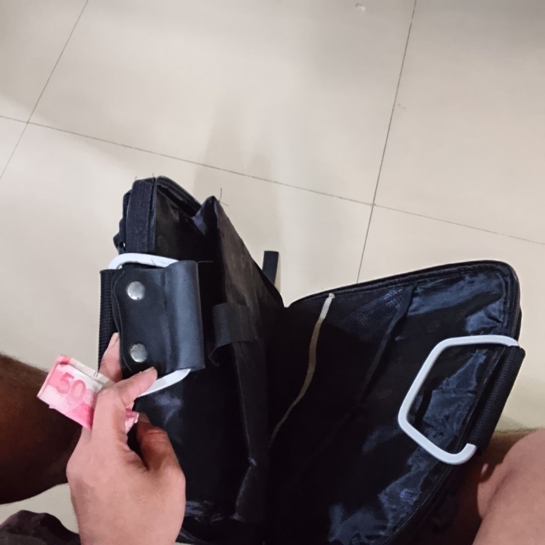 Hp Bag po (Category: Laptop Bags & Sleeves) located in Quezon City. Submitted by johnaben2021 (Listing ID 1462216362, Image 2). Description: Fresh pa po at crisp nakatambak lang get nyo na po negotiable pa.