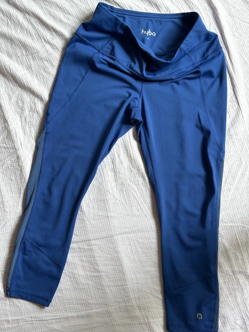 Hyba Blue Cropped Athletic Leggings Size M (Category: Activewear) located in Manila. Submitted by nfcloset_ (Listing ID 1462167547, Image 1). Description: - Hyba blue cropped leggings - Size: Medium (M) - Ideal for workouts or casual wear - Features a comfortable waistband - Stylish mesh paneling on sides and lower leg - Offers good stretch for flexibility.