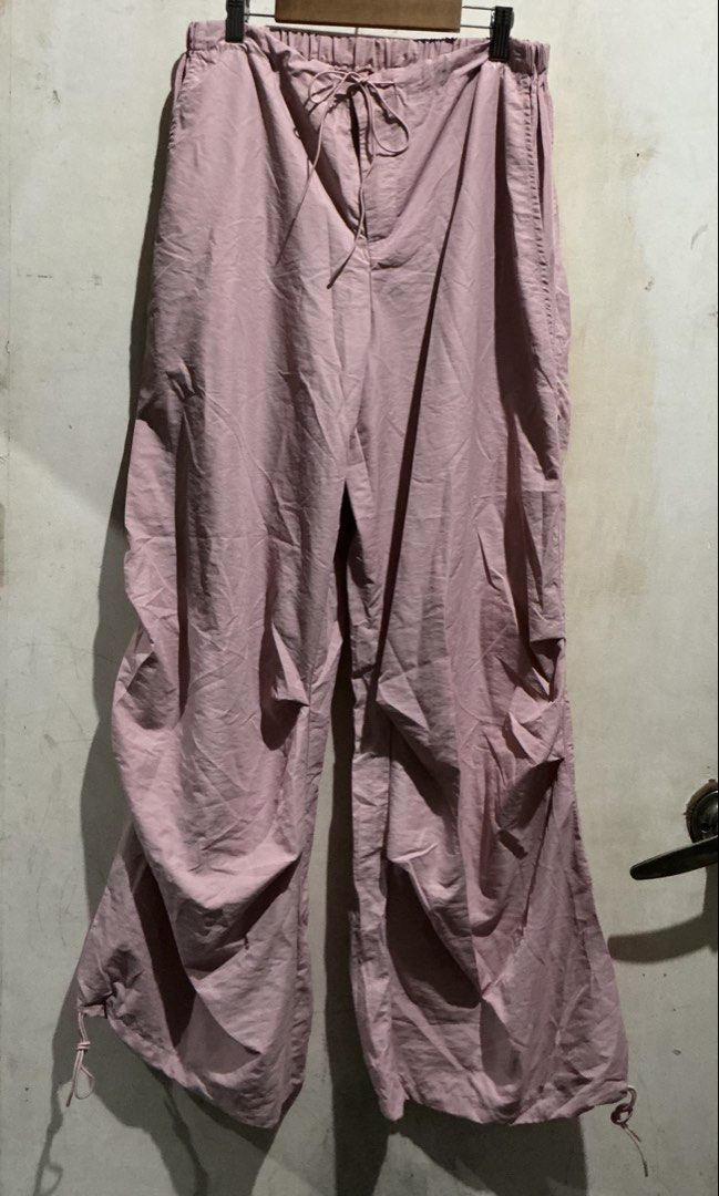 INDEFEIR PINK PARACHUTE PANTS (Category: Other Bottoms) located in Dagupan City. Submitted by trendies_collection (Listing ID 1462122581, Image 2). Description: Brand new with pouch and hang tag Large on tag, 29-33 inches waistline Adjustable tali sa waist same sa baba Manipis lang tela No issue.