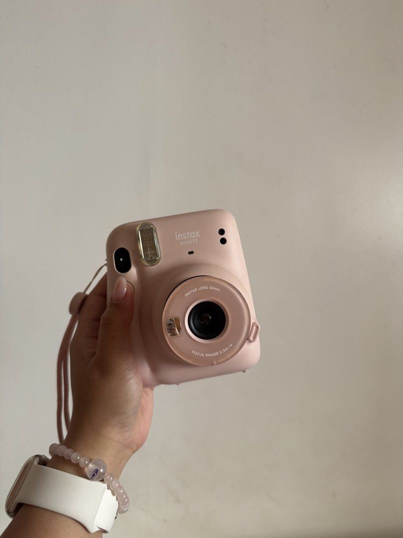 Instax Mini 11 (Category: Cameras) located in Quezon City. Submitted by ajuuuniceu (Listing ID 1462044596, Image 2). Description: - with pink leather case - no batteries - no film - good as new - no issues RFS: decluttering. Hindi ko na siya nagagamit. 📍 Quezon City.