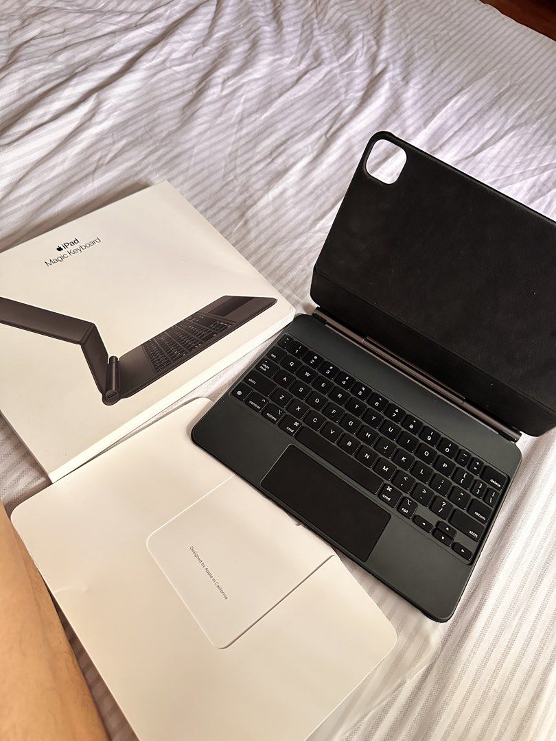 Ipad Magic Keyboard (Category: Computer Keyboard) located in Muntinlupa City. Submitted by russee (Listing ID 1462076107, Image 2). Description: - Model A2261 - compatible with Ipad Pro (1st-4th gen) and Ipad Air (4th-5th gen, M2-M4 models) - All keys working - Please see photos for aesthetic issues - fixed price Php7,000 RFS: hardly used, decluttering.