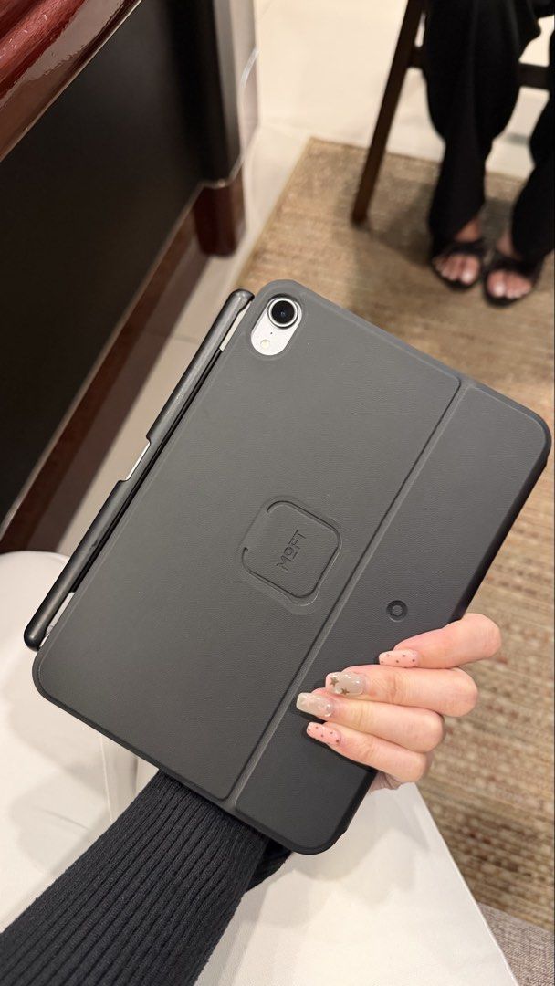 iPad Mini 128gb with MOFT Case and Pencil (Category: iPad) located in Manila. Submitted by greeneyedgf (Listing ID 1462163739, Image 3). Description: • Barely used iPad Mini (silver color) in 128gb • Comes with MOFT case and pencil.