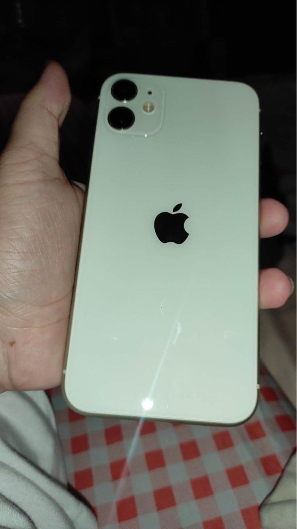 Iphone 11 128GB (Category: iPhone 11 Series) located in Valenzuela. Submitted by ajoweeeeeee (Listing ID 1462093358, Image 2). Description: .