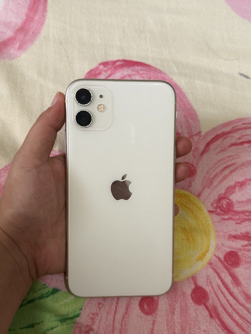 Iphone 11 128GB - FOR SALE ONLY (Category: iPhone 11 Series) located in Manila. Submitted by strwbrreijam (Listing ID 1462066447, Image 1). Description: For sale iphone 11 128GB W/box W/charger (yung old charger ko lang po) True tone and face ID working Any sim pwede US Variant Pwede mareset and maupdate All original parts - No history of repair Battery health 69% (original battery) May paint chips po Location: Sorsogon City.