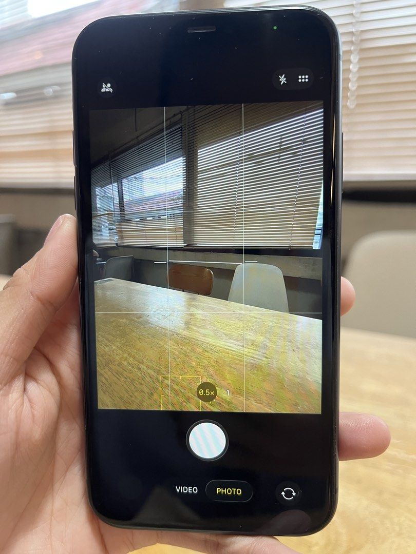IPHONE 11 128gb RUSH! (Category: iPhone 11 Series) located in Manila. Submitted by samantha1323 (Listing ID 1462178390, Image 3). Description: with true tone batt health - 95% minor dents only working just fine message for more image or deets .