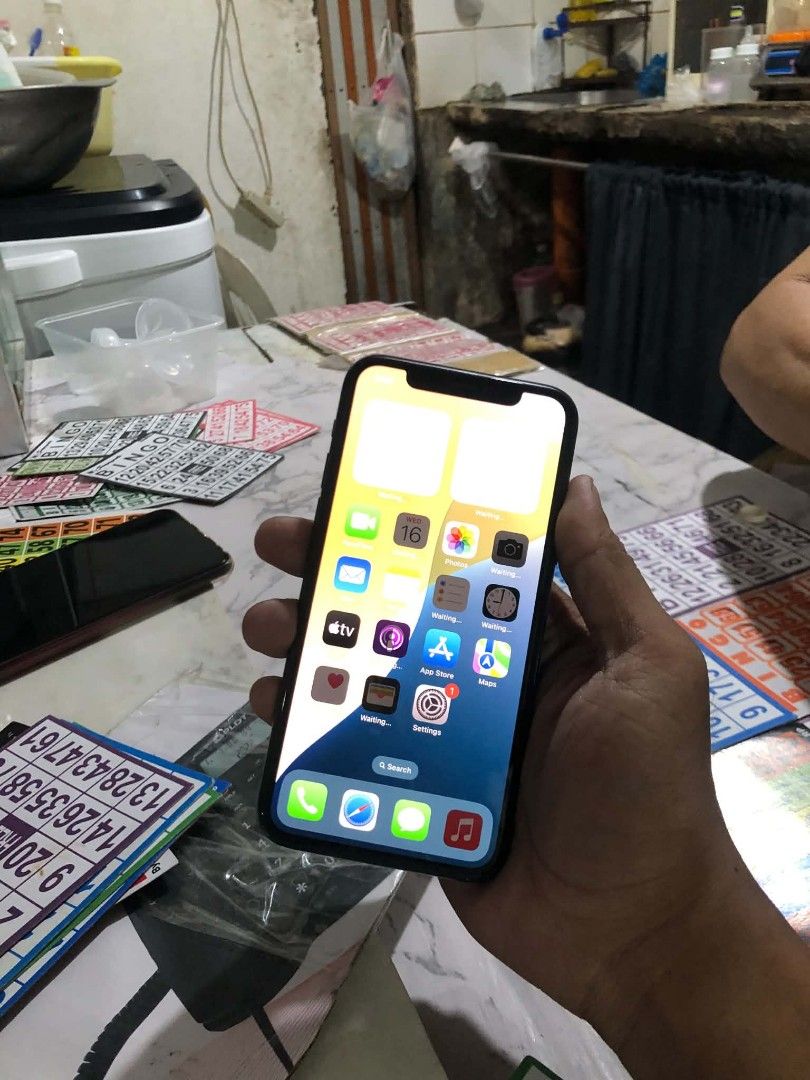 IPHONE 11 PRO (Category: iPhone 11 Series) located in Manila. Submitted by jeromesera45128 (Listing ID 1462218092, Image 2). Description: IPHONE 11 PRO 64GB REPLACED LCD ORIG REPLACED BATT 100% BAGO NO SIM RESTRICTION FACE ID TRUETONE UNIT CASE ONLY 8.5K RUSH.