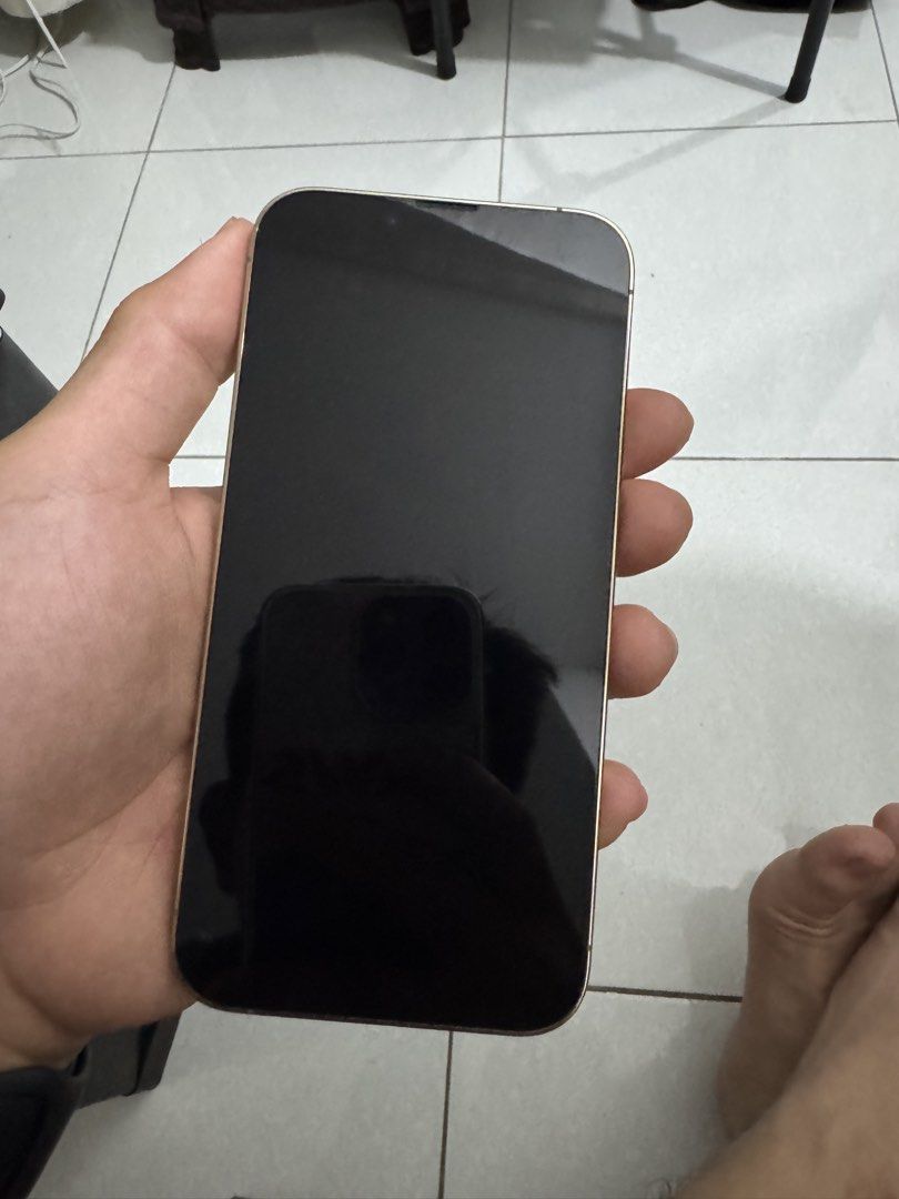Iphone 13 pro 128 GB (Category: iPhone 13 Series) located in Manila. Submitted by crledwrd (Listing ID 1462148181, Image 2). Description: Iphone 13 Pro 128GB ✅Unit only with box inlcuded ✅No tempered glass installed ✅No dents & scratches lady owned ✅73 % battery health original (for service) .