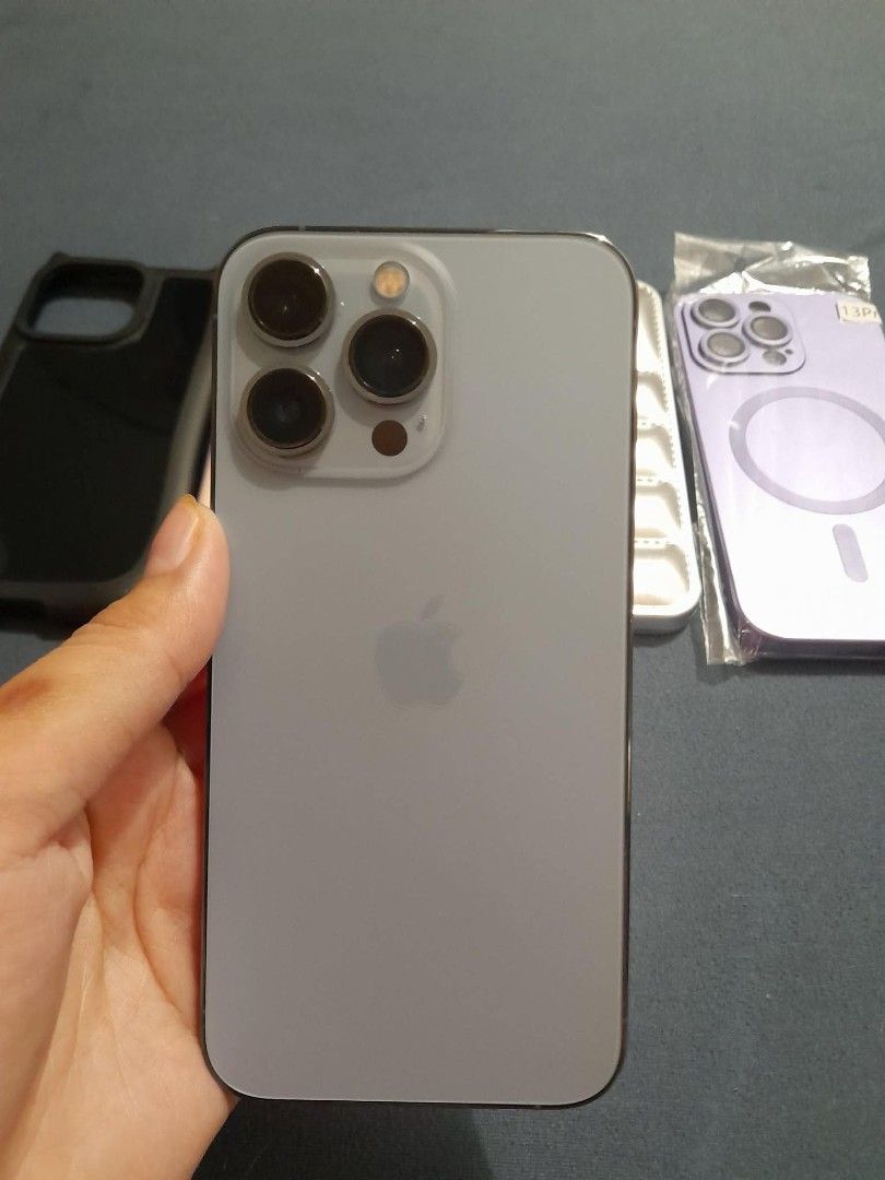 iPhone 13 pro 128gb no issue slightly negotiable (Category: iPhone 13 Series) located in Manila. Submitted by mq_micksss (Listing ID 1462131371, Image 2). Description: Iphone 13 pro 128gb All parts original No history of repair Local variant Face ID and tru tone working 71% battery health 17k Location: south caloocan.