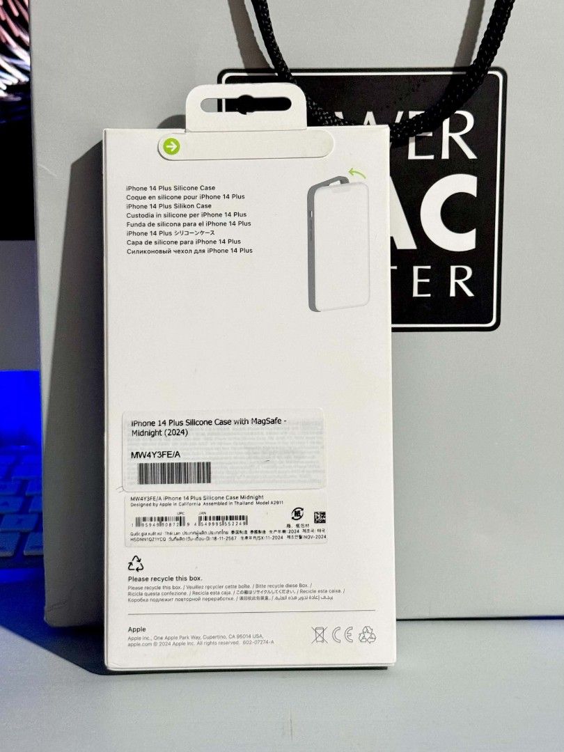iPhone 14 Plus Case Original (Category: Cases & Sleeves) located in Antipolo. Submitted by mark_villalva007 (Listing ID 1462135990, Image 2). Description: iPhone 14 Plus Silicone Case with Magsafe - Midnight - 100% Original Apple Brand with Price Tag - Brand New - 1200 PHP Nalang po yan mga bossing ko - Antipolo po location ko. Pwedeng Meetup, Lalamove, LBC, J&T, Pag nasa malayo. Pm lang po kayo. Thanks.