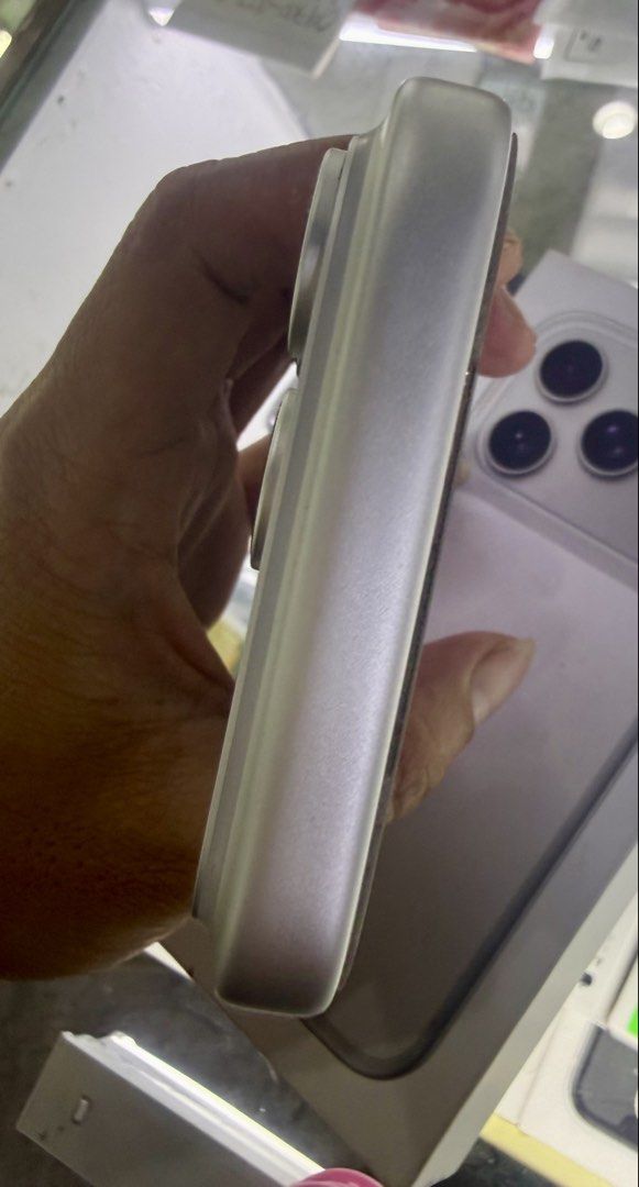 Iphone 17 pro 256g (Category: Cases & Sleeves) located in Muntinlupa City. Submitted by lloydsky17 (Listing ID 1462259857, Image 2). Description: Iphone 17 pro 256g Open line No issue Silver Complete 99% battery health 63k fixed .