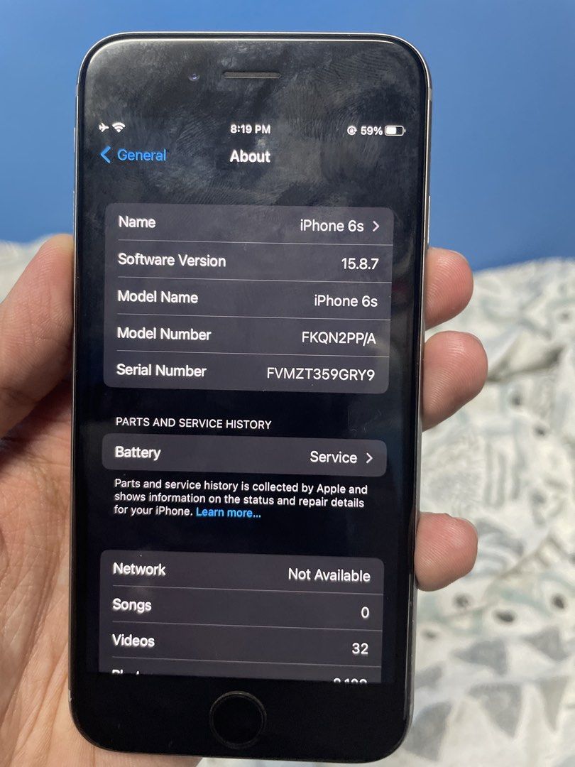 iPhone 6s (Category: iPhone 6 Series) located in Naga. Submitted by davidrldn (Listing ID 1462160135, Image 3). Description: - iPhone 6s - Color: Silver - Storage: 64GB - Condition: Good, pre-loved - Classic Apple design.