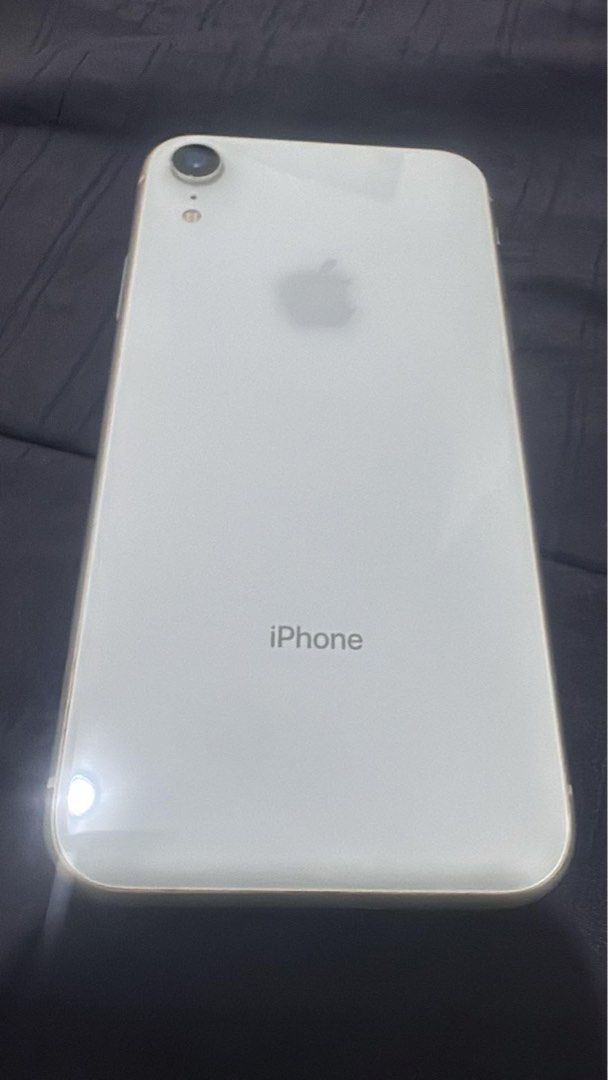 iPhone XR White 64GB , USA (Category: iPhone X Series) located in Pasig City. Submitted by mrsantos7 (Listing ID 1462066998, Image 1). Description: ₱6,000 • 64GB • Battery Health: 74% • White • Working properly ⚠️ Issue: May black mark sa bandang baba ng screen. See photos for reference. Or chat me Meet-up: pasig lifehomes.