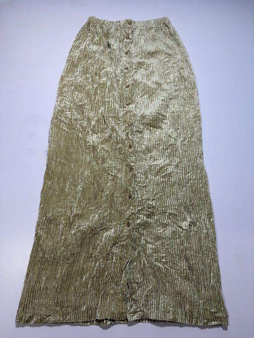 ISSEY MIYAKE LONG SKIRT (Category: Skirts) located in Manila. Submitted by mnlhappybattle (Listing ID 1462060939, Image 1). Description: ISSEY MIYAKE LONG SKIRT Good Condition Minimal issue: Missing button(lower last part) Tagged size :Medium WAISTLINE - 24 LENGTH - 39”.