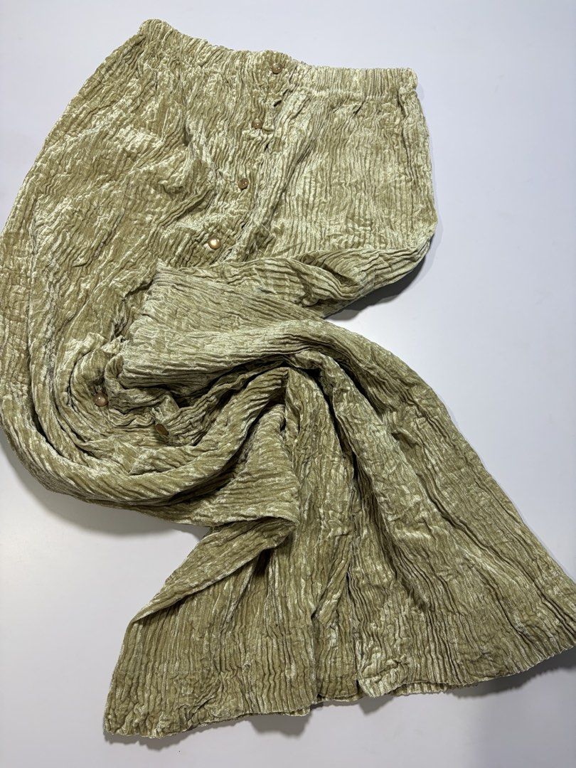ISSEY MIYAKE LONG SKIRT (Category: Skirts) located in Manila. Submitted by mnlhappybattle (Listing ID 1462060939, Image 3). Description: ISSEY MIYAKE LONG SKIRT Good Condition Minimal issue: Missing button(lower last part) Tagged size :Medium WAISTLINE - 24 LENGTH - 39”.