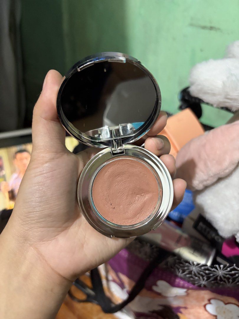 Issy Creme Cheek Blush (Category: Makeup) located in Quezon City. Submitted by berrystrawng (Listing ID 1462111882, Image 3). Description: used once only rfs: affiliate.