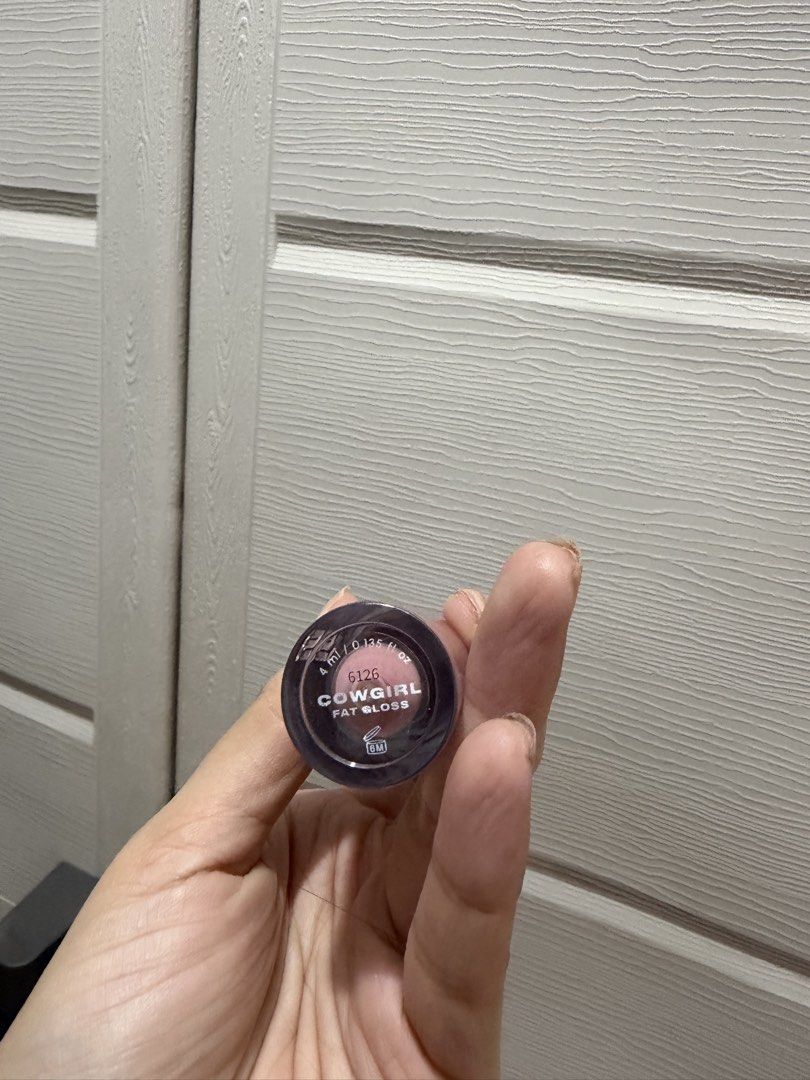 Issy Lip Gloss "Cowgirl" (Category: Makeup) located in Davao. Submitted by fabdeclutter (Listing ID 1462212402, Image 2). Description: - Brand: Issy - Product: Lip Gloss - Shade: Cowgirl - Color: Dusty rose - Finish: Shiny, fat gloss - Application: Easy to apply - Best for: Everyday wear, subtle pop of color.